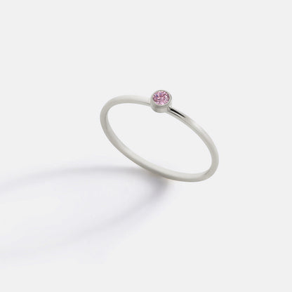 Bague minimaliste à empiler avec pierres de naissance | Bague sertie clos