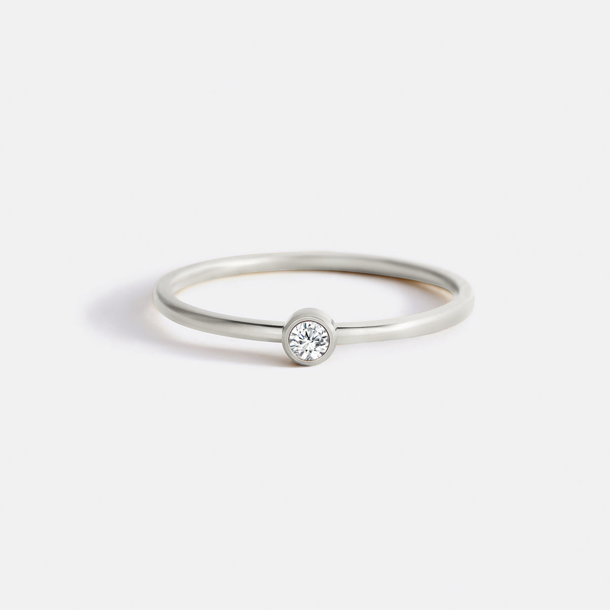 Bague minimaliste à empiler avec pierres de naissance | Bague sertie clos