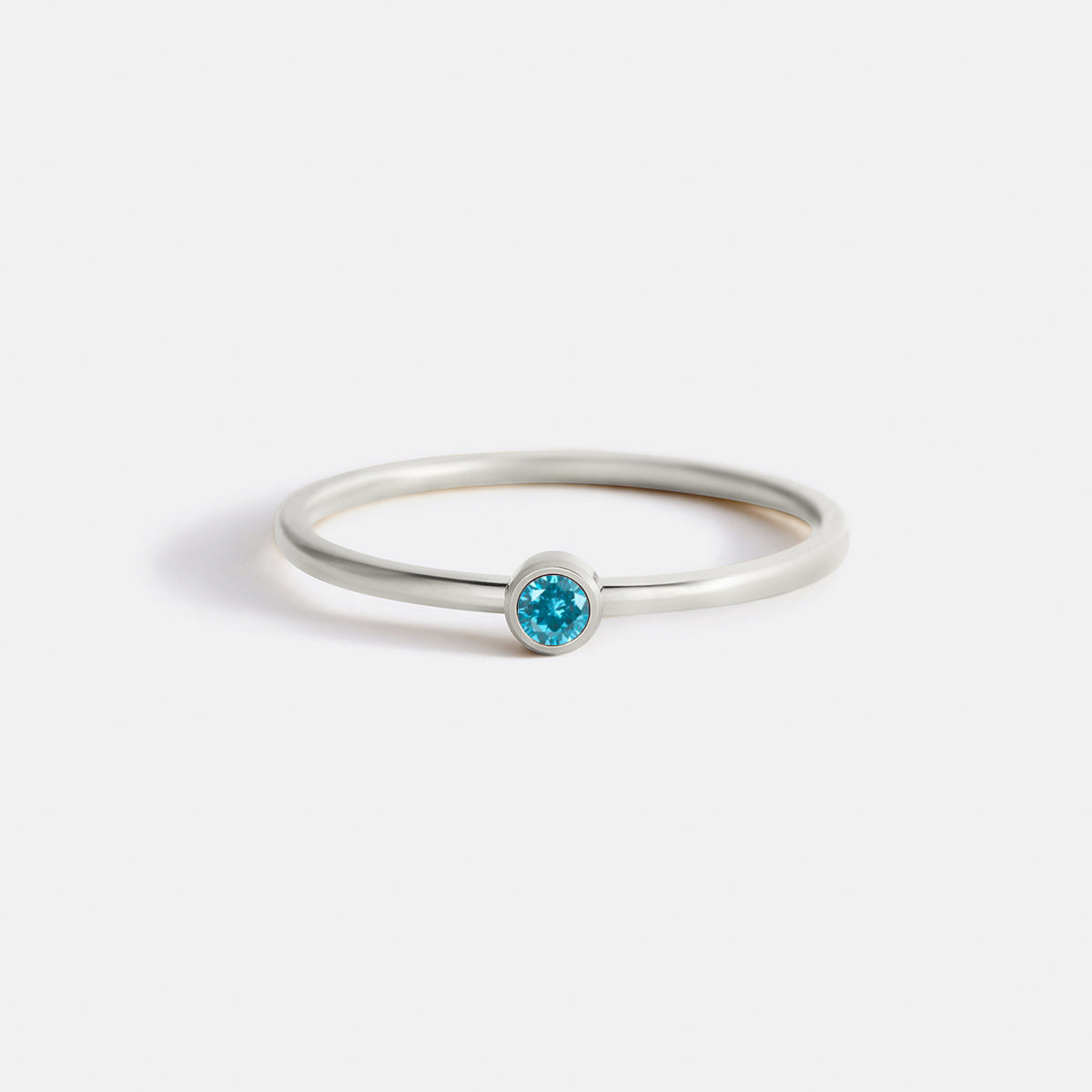 Bague minimaliste à empiler avec pierres de naissance | Bague sertie clos
