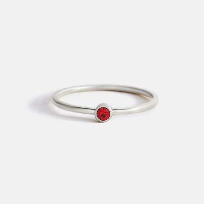 Bague minimaliste à empiler avec pierres de naissance | Bague sertie clos
