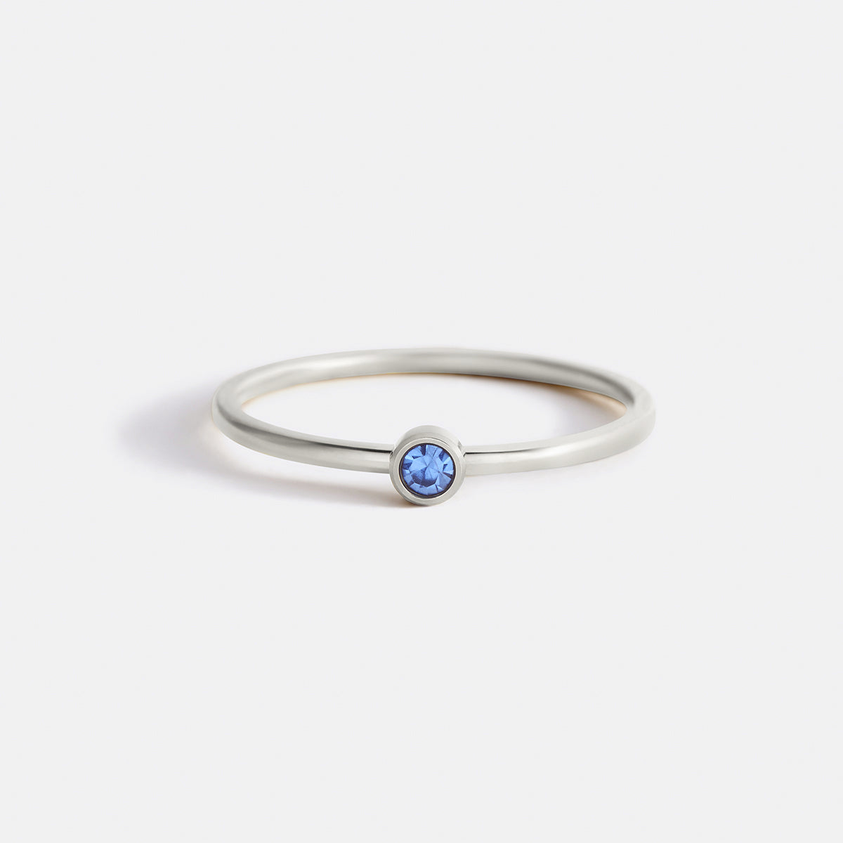 Bague minimaliste à empiler avec pierres de naissance | Bague sertie clos