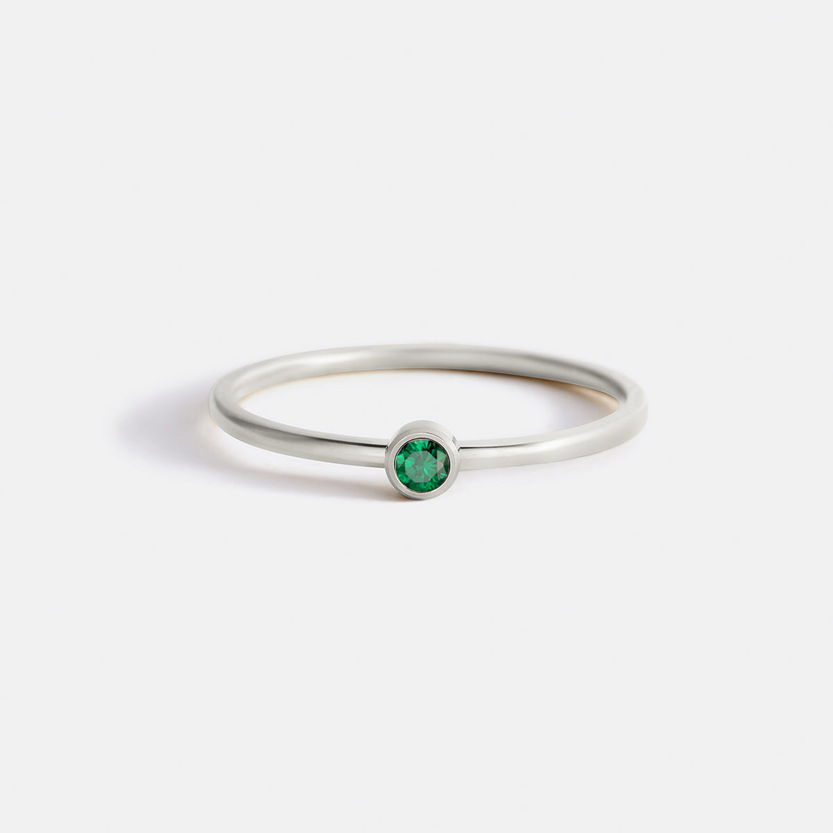 Bague minimaliste à empiler avec pierres de naissance | Bague sertie clos
