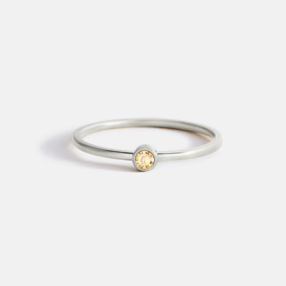 Bague minimaliste à empiler avec pierres de naissance | Bague sertie clos