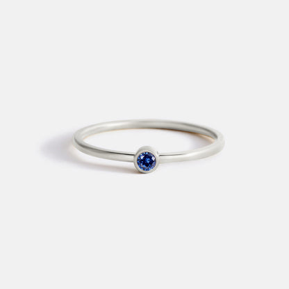 Bague minimaliste à empiler avec pierres de naissance | Bague sertie clos