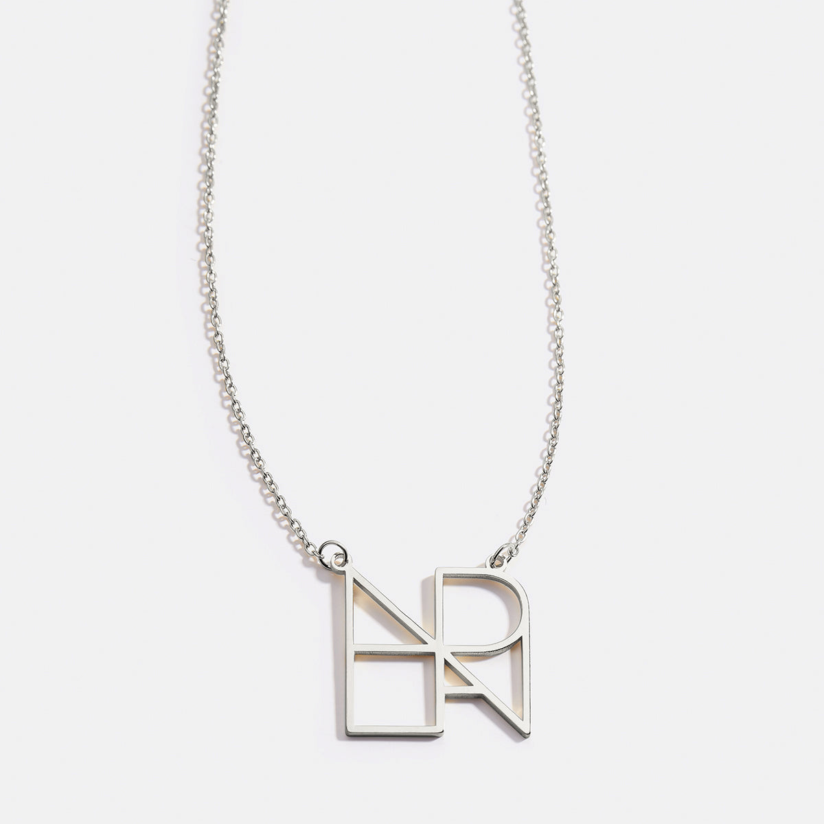 Collier minimaliste avec nom et monogramme