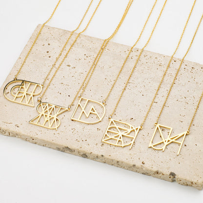 Collier minimaliste avec nom et monogramme