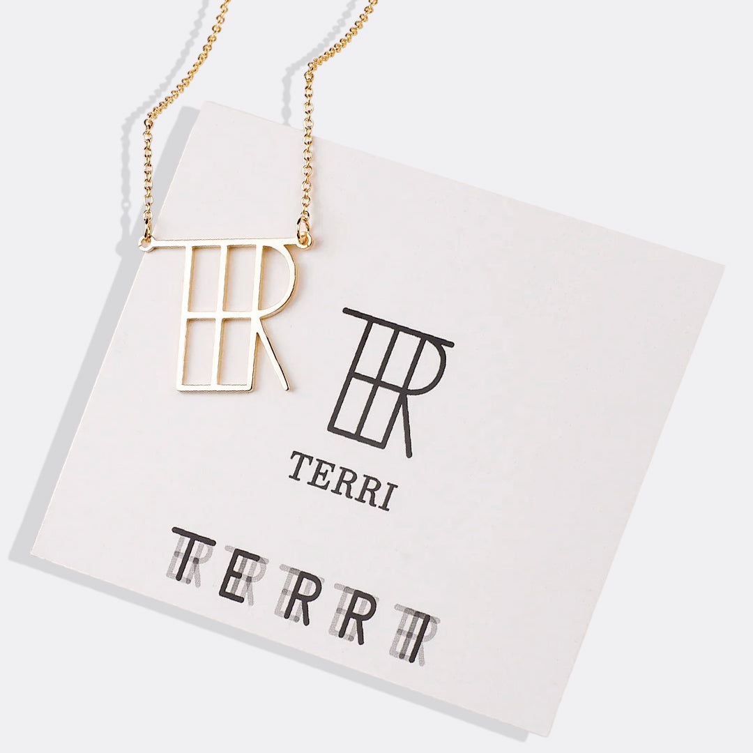 Collier minimaliste avec nom et monogramme