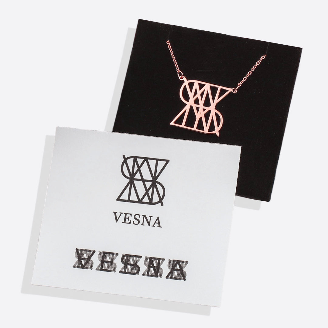 Collier minimaliste avec nom et monogramme