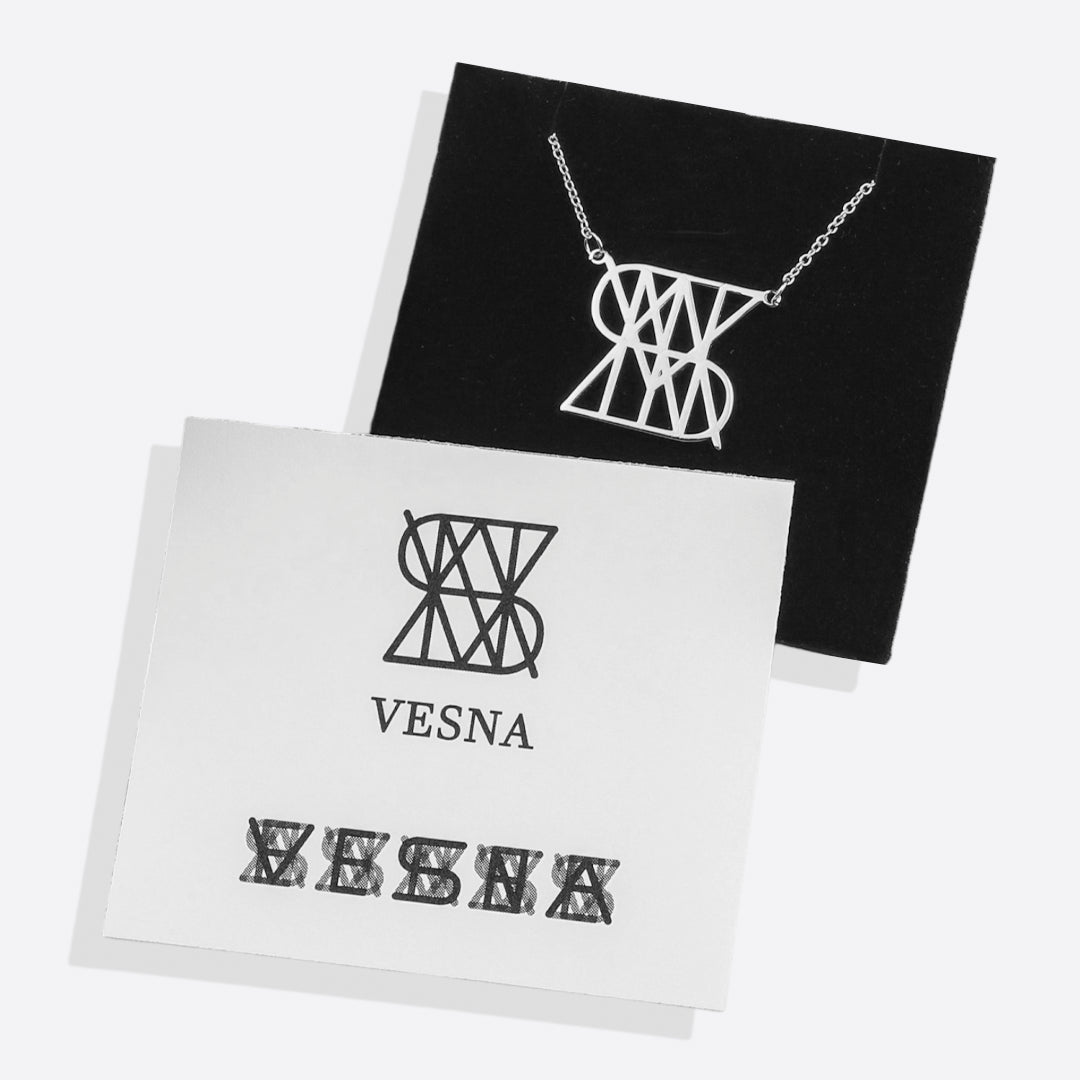 Collier minimaliste avec nom et monogramme