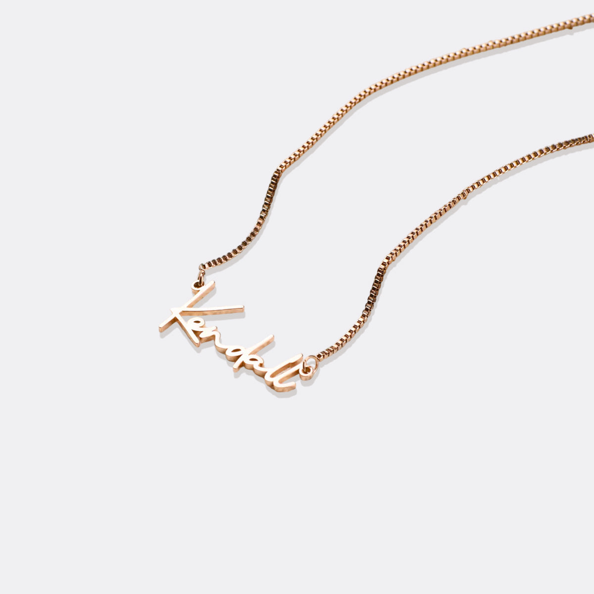 Collier avec nom moderne