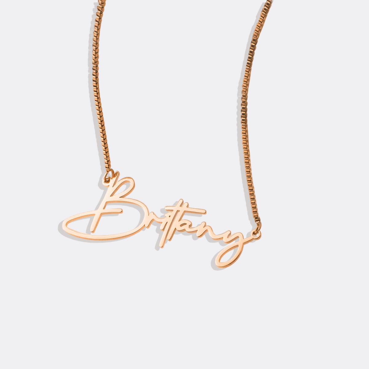 Collier avec nom moderne