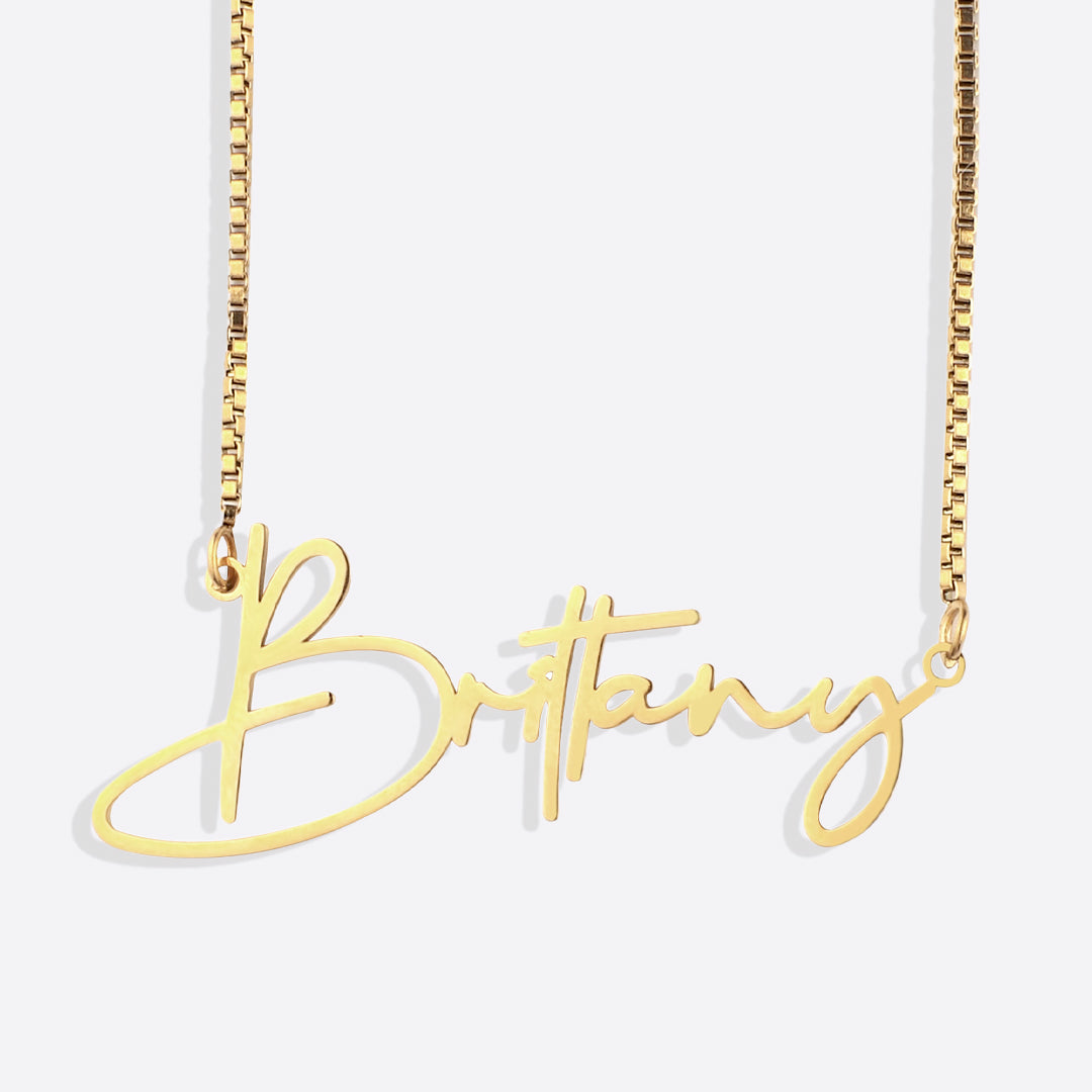 Collier avec nom moderne