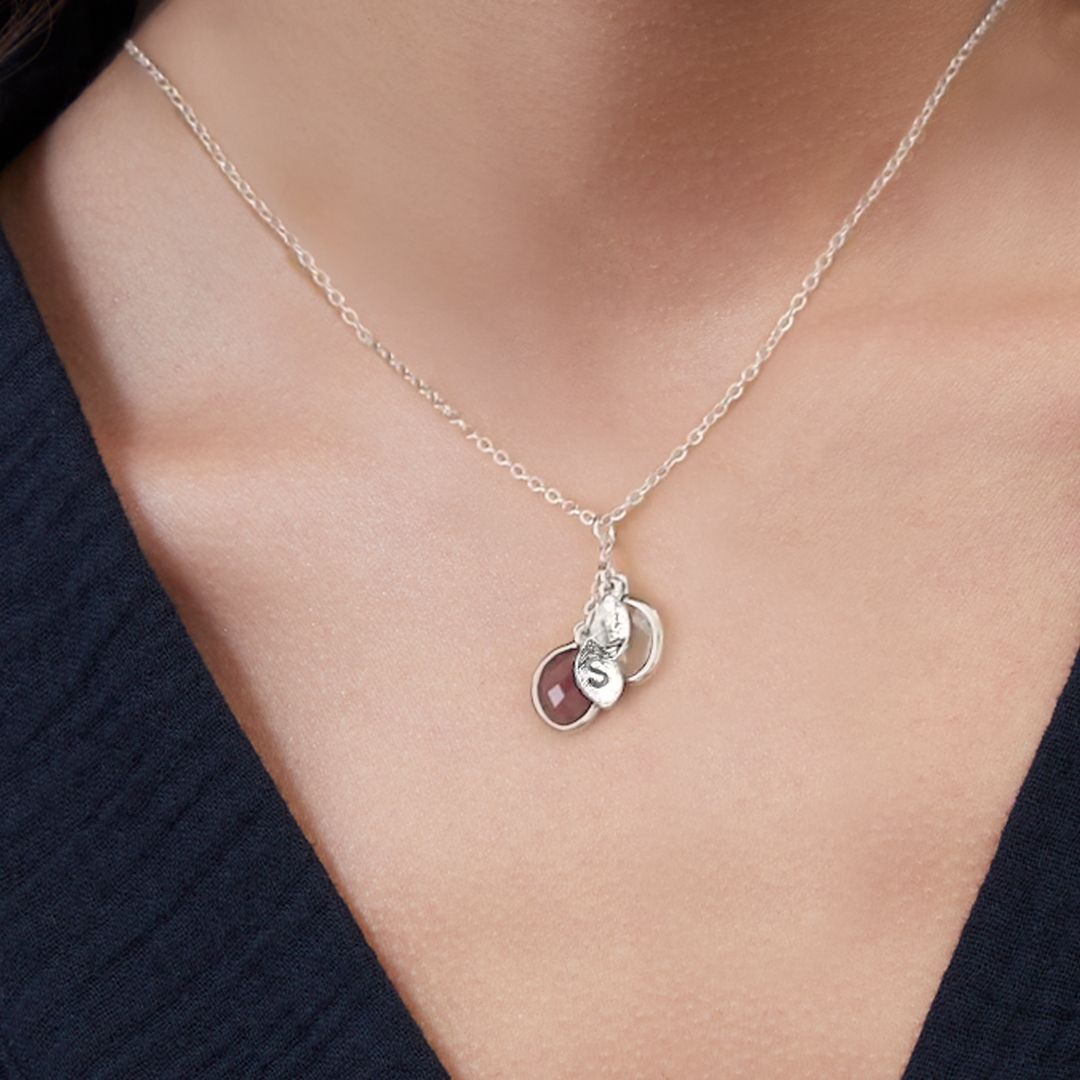 Collier avec pierres de naissance familiales