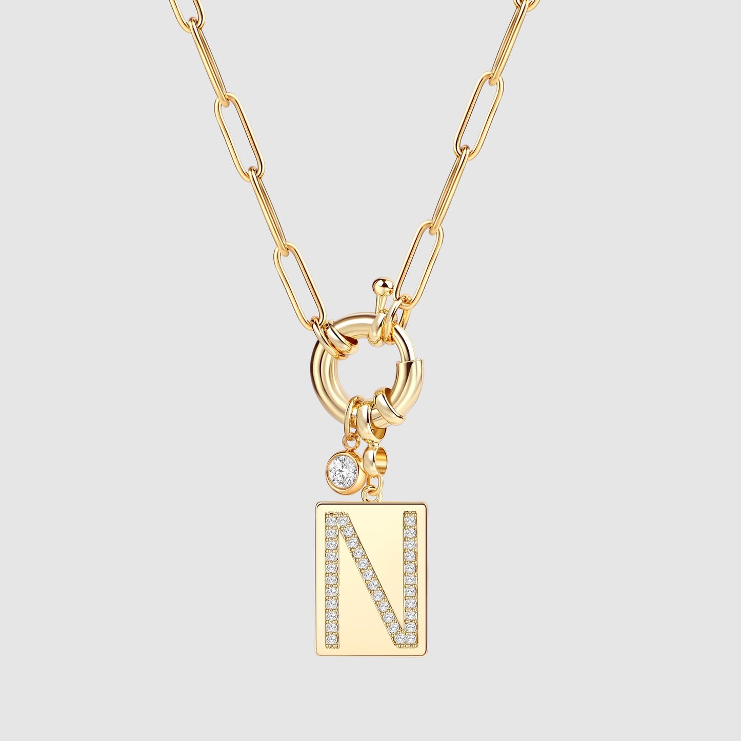 Collier pendentif initial pavé avec chaîne trombone