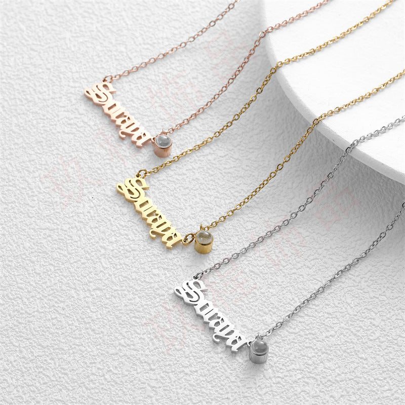 Personalisierte Namenskette mit Fotoprojektionsanhänger