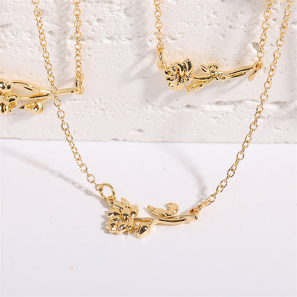 Collier délicat avec fleur de naissance