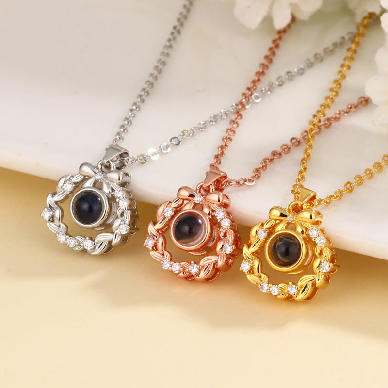 Schmetterlingsgirlanden-Halskette mit verstecktem Foto