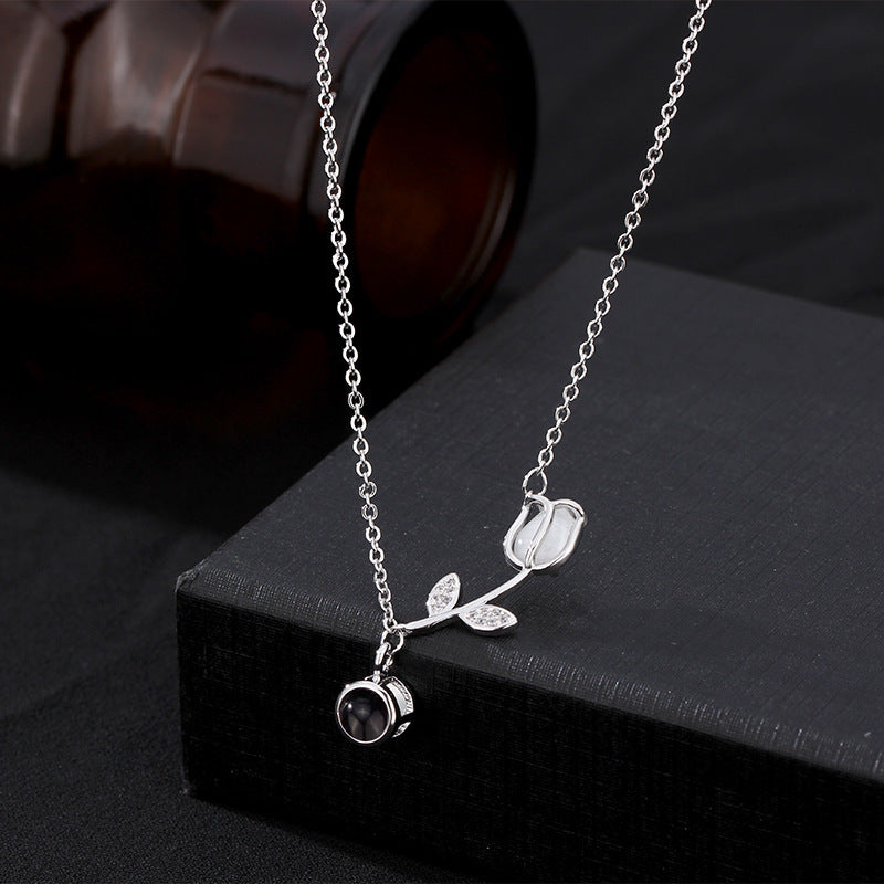 Collier photo personnalisé avec confession d'amour et tulipe