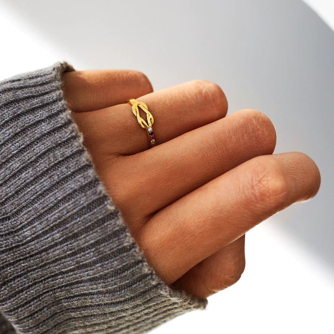 Personalisierter Knotenring mit 1-6 Geburtssteinen