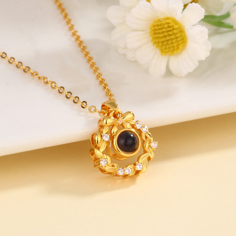 Schmetterlingsgirlanden-Halskette mit verstecktem Foto