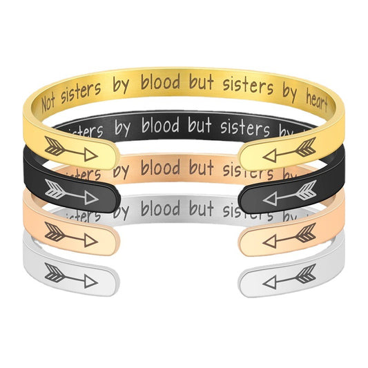 Bracelet manchette personnalisable « Pas sœurs de sang, mais sœurs de cœur »