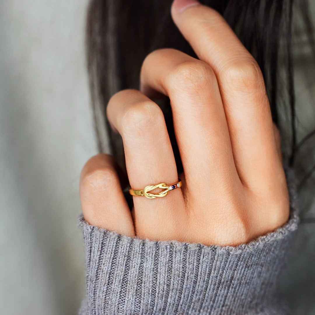 Personalisierter Knotenring mit 1-6 Geburtssteinen