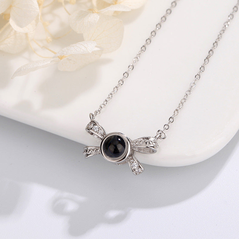 Hübsche Schleifenkette mit verstecktem Foto