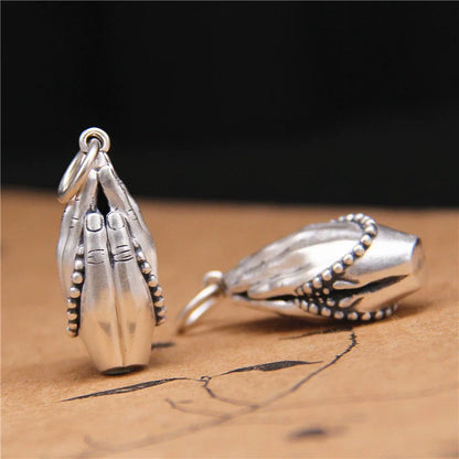 Chanting sutras and praying for peace pendant, full silver S990, close your hands tightly and sincerely worship the body-protecting Buddha hand bead pendant.