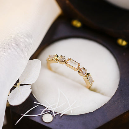 Bague baguette en topaze blanche et diamant