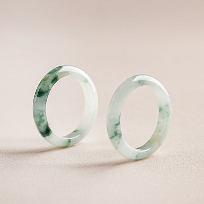 Jadeite "Flowing Green" Ring – Elegant & Timeless