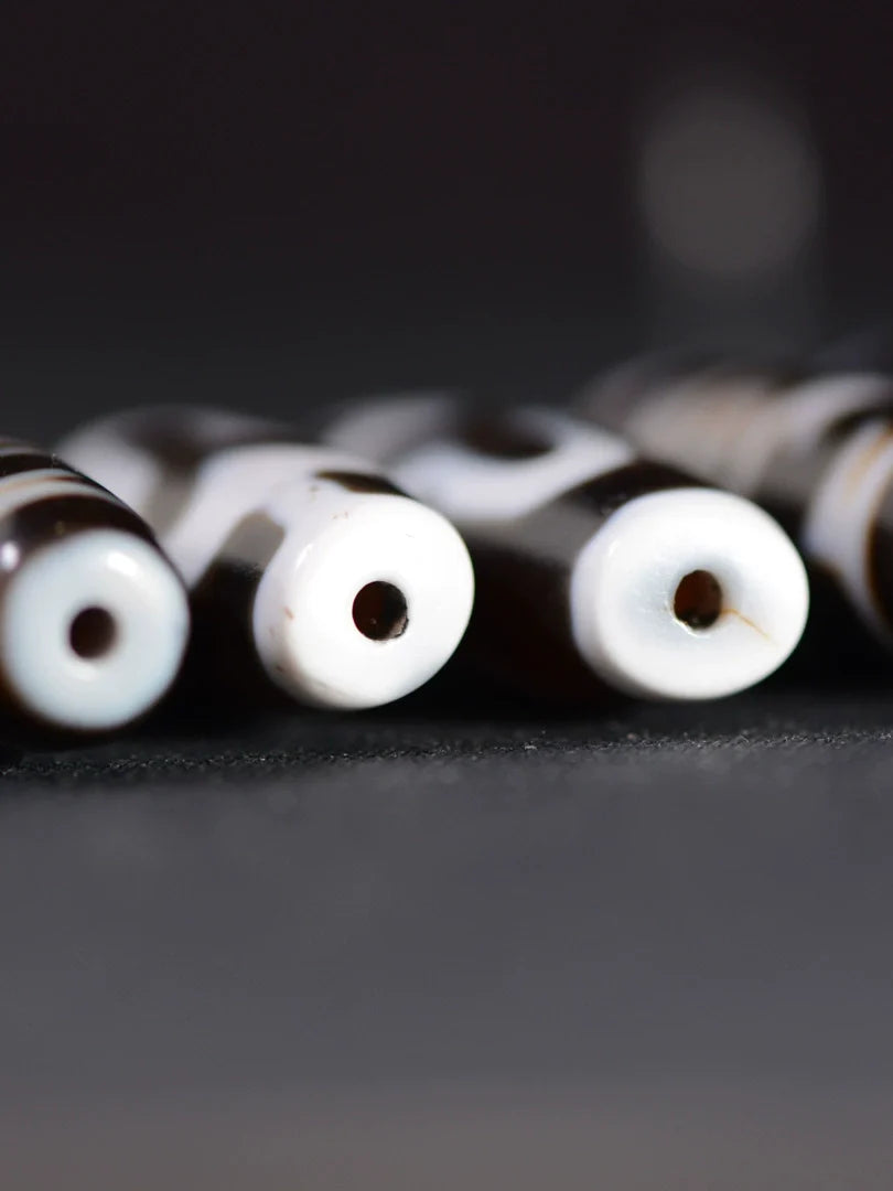 Black and White Dzi Bead Pendant Agate, Length 38mm and Width 13mm, Totem Random