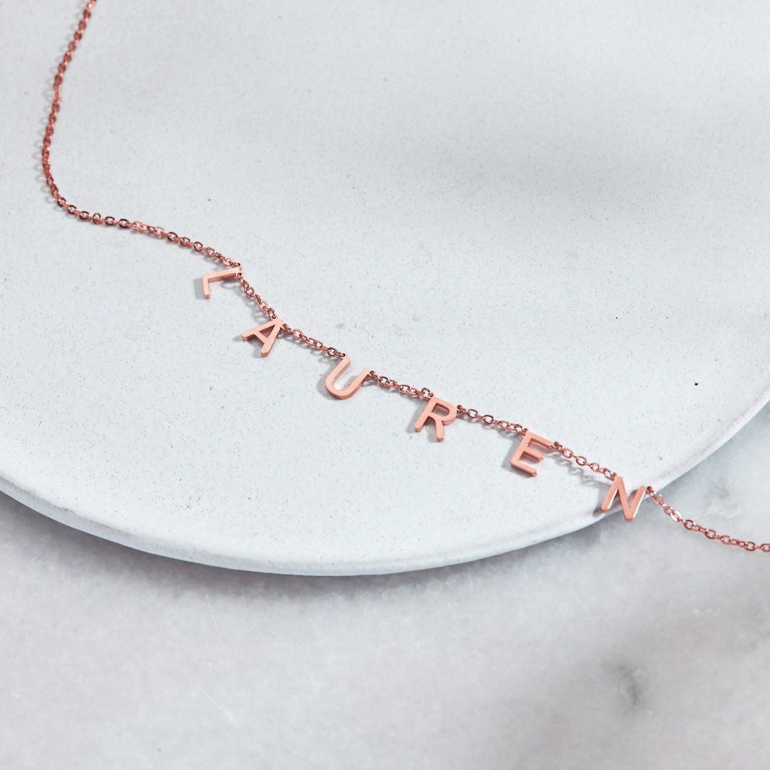 Collier avec nom et lettre personnalisés
