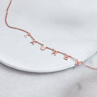 Collier avec nom et lettre personnalisés