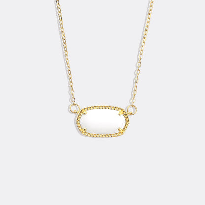 Collier avec pendentif ovale et pierre de naissance