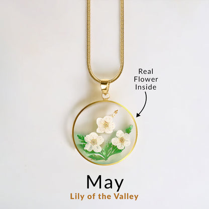 Collier de fleurs de naissance pressées
