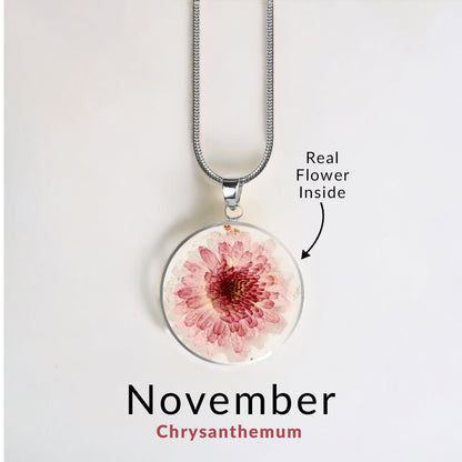 Collier de fleurs de naissance pressées