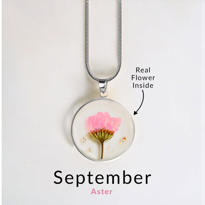 Collier de fleurs de naissance pressées