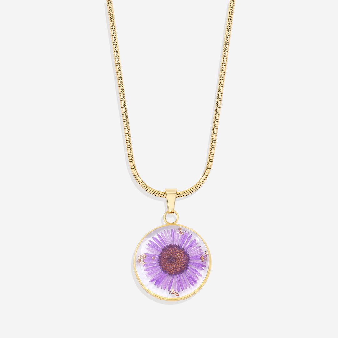 Collier de fleurs de naissance pressées
