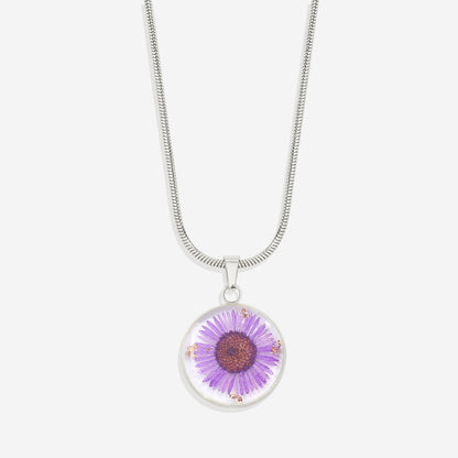 Collier de fleurs de naissance pressées