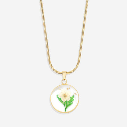 Collier de fleurs de naissance pressées