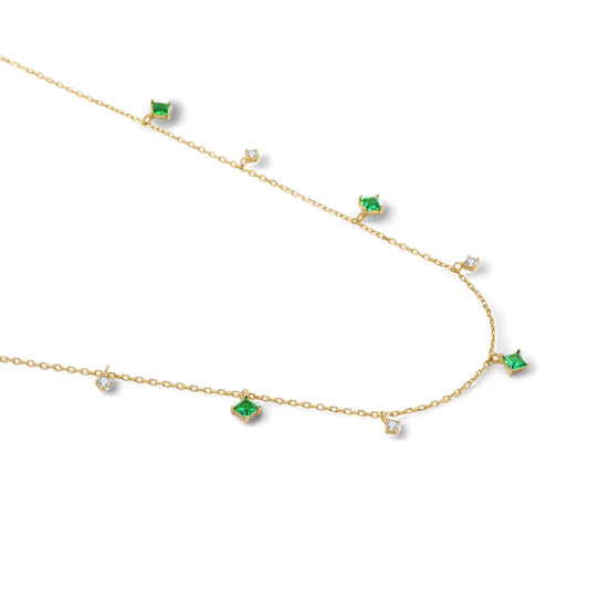 Collier station en émeraude taille princesse
