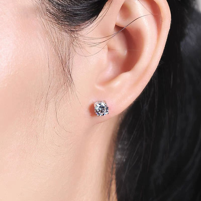 Clous d'oreilles solitaires classiques de 4 mm