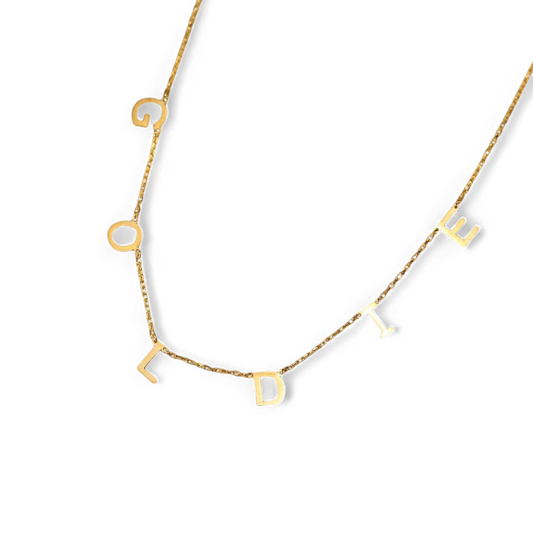 Collier avec prénom et lettres espacées