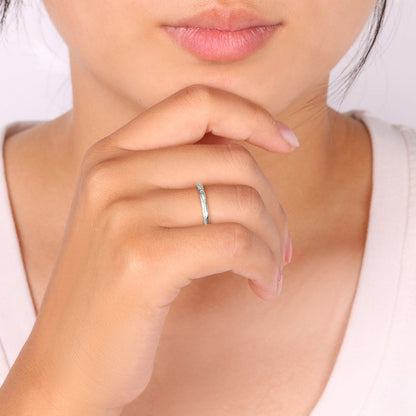 Petite bague empilable sertie de lunette