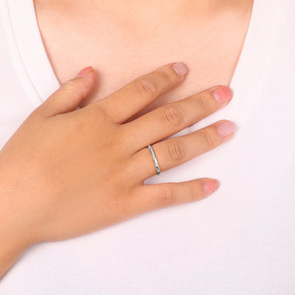 Petite bague empilable sertie de lunette
