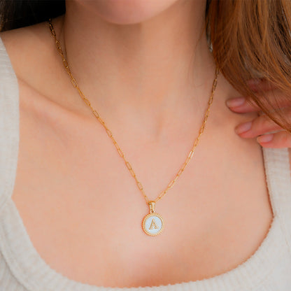Collier lettre disque en nacre