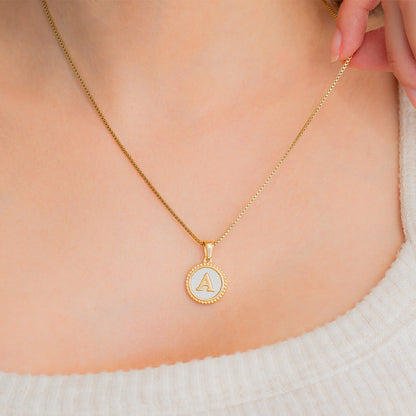 Collier lettre disque en nacre