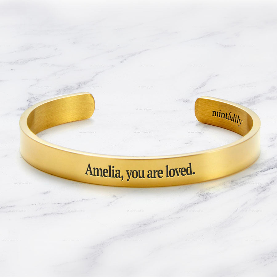 Passen Sie Ihr personalisierbares Armreifarmband an