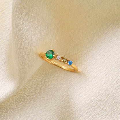Bague avec pierres de naissance familiales