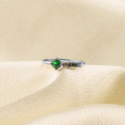Bague avec pierres de naissance familiales